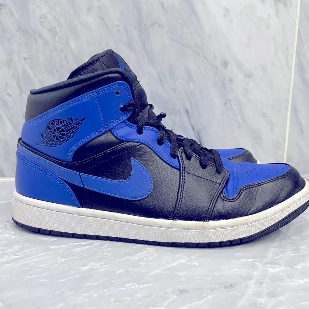 AIR JORDAN 1 RETRO MID OG Dark Blue, Black & White. Size 10.5